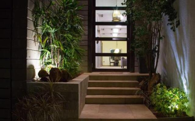 EL House by Vista Rooms