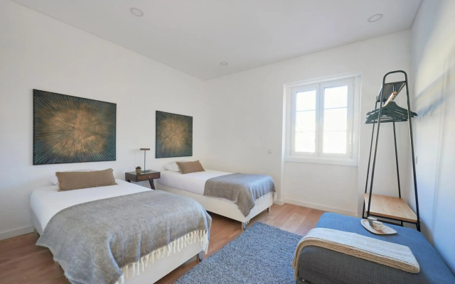 Deluxe Apt at Amazing Prime Location, By TimeCooler