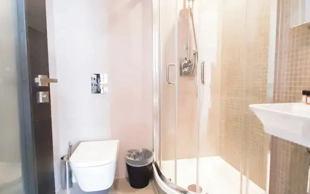 Two Bed Serviced Apt in Old Street