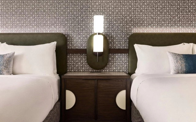 Renaissance® Phoenix Glendale Hotel & Conference Center