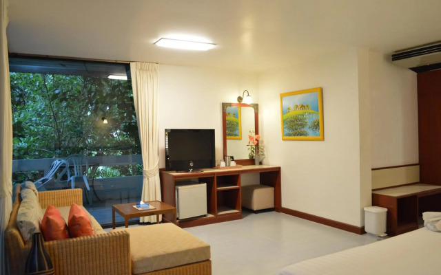 Nern Chalet Beachfront Hotel