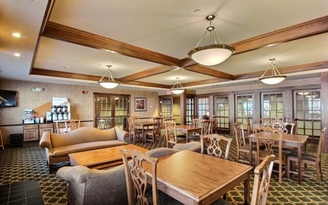 Holiday Inn Express Hotel & Suites Oshkosh Stateroute 41