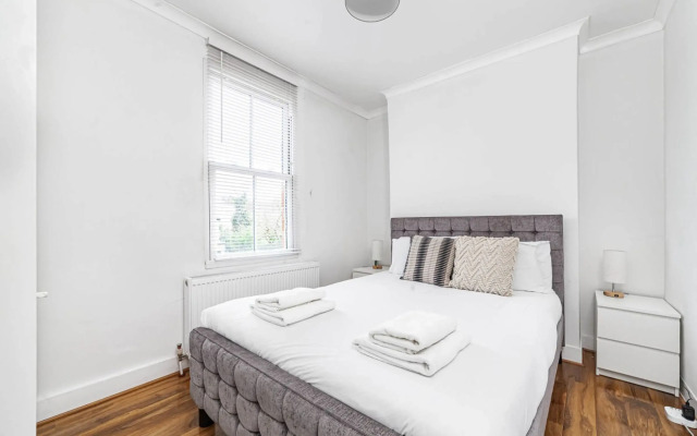 Bright West Ealing Abode
