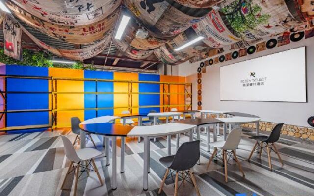 Guangzhou TaiKoo Hui Rezen Select Hotel (Gangding Subway Station)