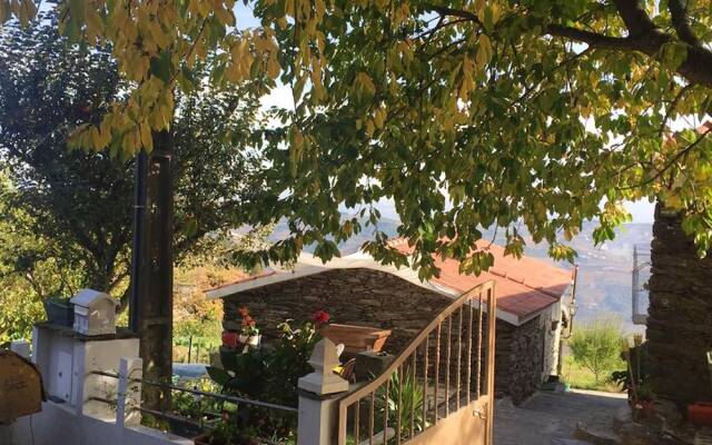 House With 2 Bedrooms in Peso da Régua, With Wonderful Mountain View,