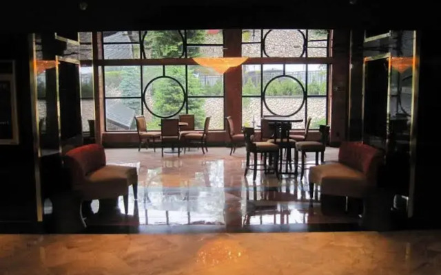 Garden Inn & Suites