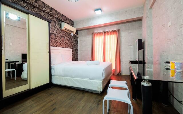 Studio Room at Sunter Park View Apartment By Travelio