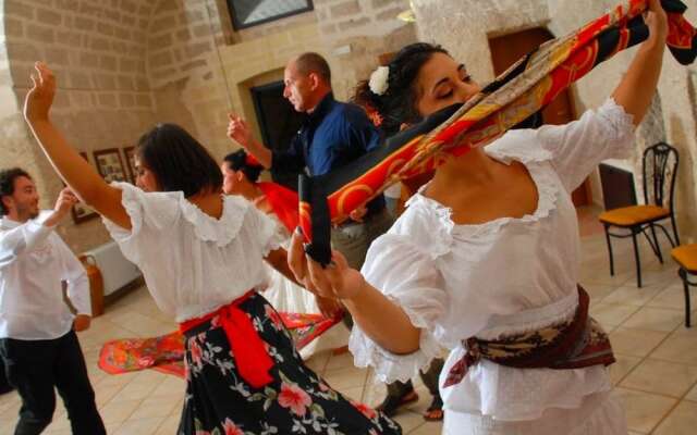 Beautiful Mansion in Torricella with Swimming Pool