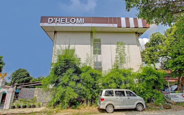 Super OYO Collection O 90253 DHelomi