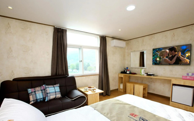 Traum Hotel & Condo