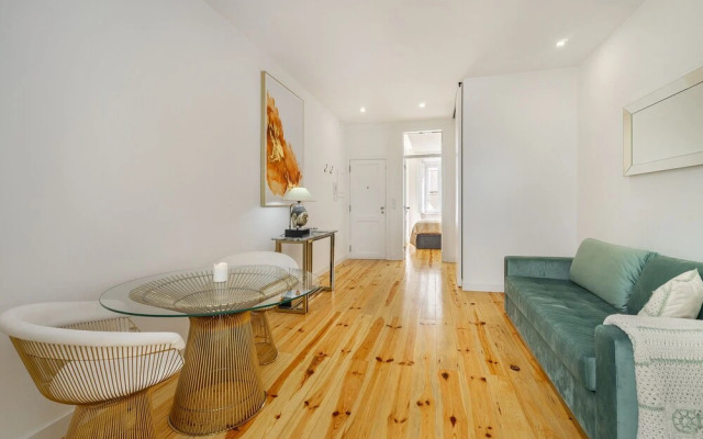Chic 1-Bed W/ Patio Perfect To Explore Lisbon