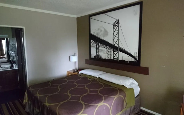 Super 8 Flint/Burton Area