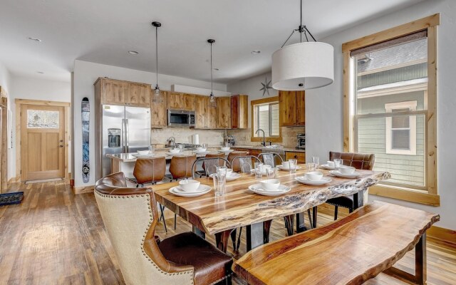 Beautiful 4BD near Winter Park HOT TUB