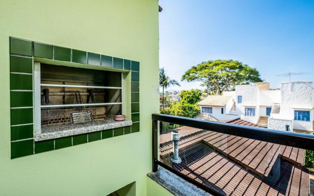 Apto c/churrasq a 10min da praia de Jurerê RFL203