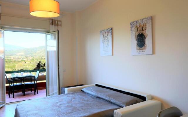 Pietrenere APT with Balcony 120m from the Sea