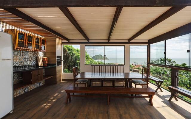 Casa c/ Área Goumert e 4 Suítes | CBR 11