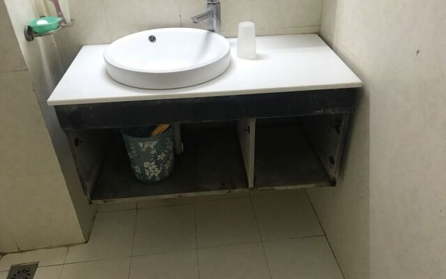 Oyo 442 Holiday Hotel