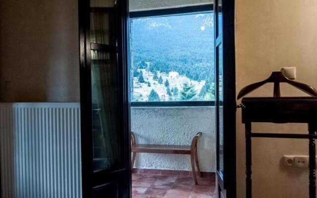 Ostra Menalon Luxury Suites