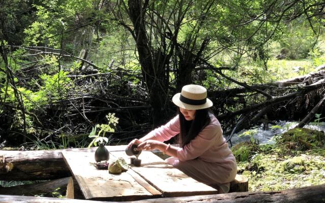 LUX Tea Horse Road Deqin Benzilan