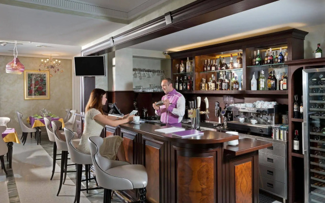 Iris Art Hotel
