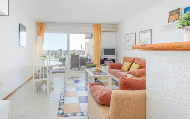 Apartment in Empuriabrava With Canal Views