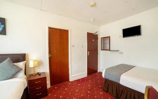 OYO The Golden Cheval Hotel