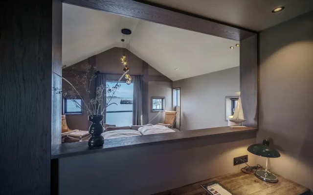 Henningsvær Bryggehotell - by Classic Norway Hotels