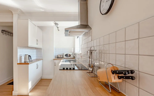 Luxury 2 Bed Room Lake View Apt Bowness Parking