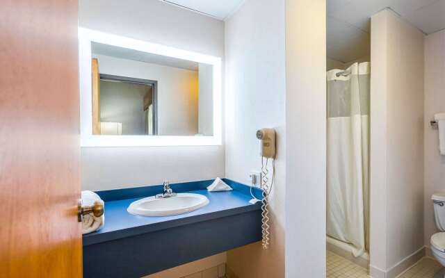 Quality Suites Lansing