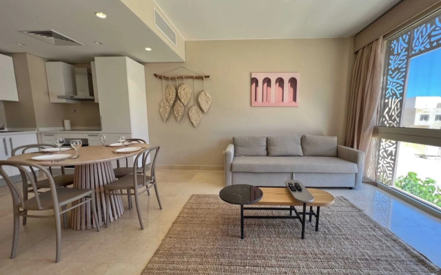 Xuru Stays I Homestyle & Summery 1bdr@ Mangroovy Free Beach Pool