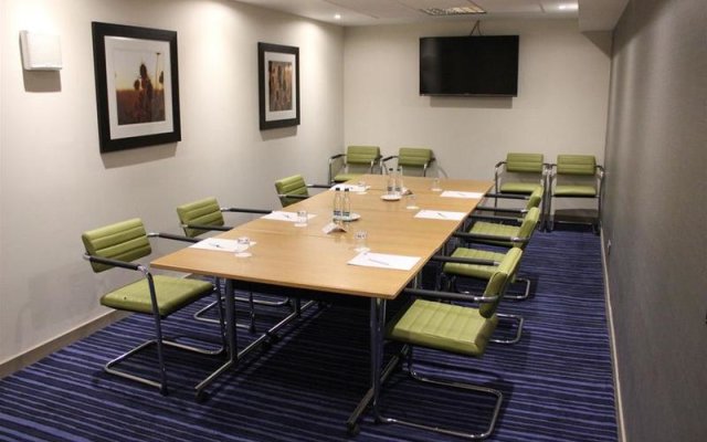 Holiday Inn Express Edinburgh Airport, an IHG Hotel