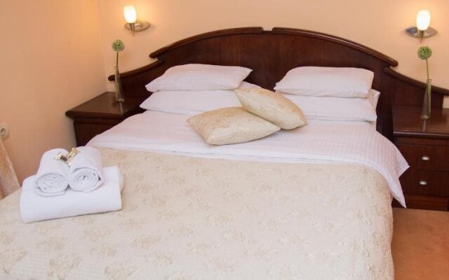 Garni Hotel Royal Crown