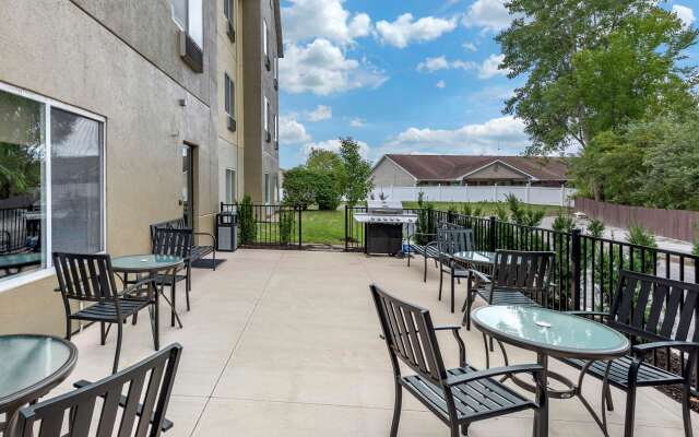 Comfort Suites Auburn near I-69