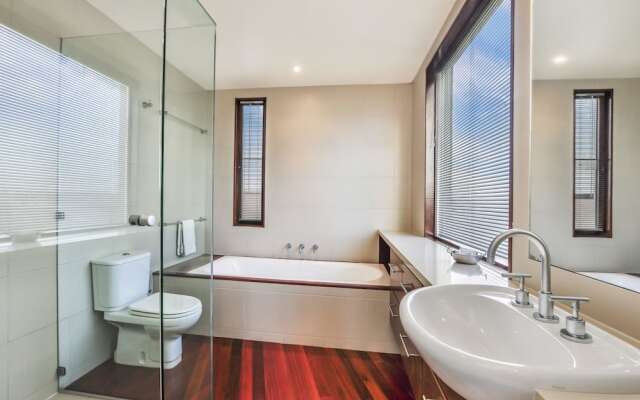 Hearn's Beachside Villa 9