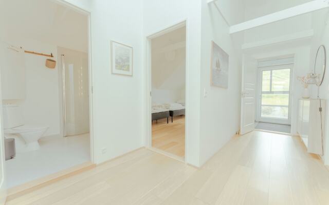 Stunning Views / Penthouse / Decorative / Parking