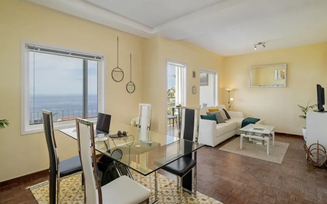 The Sunny Apartment by Atlantic Holiday