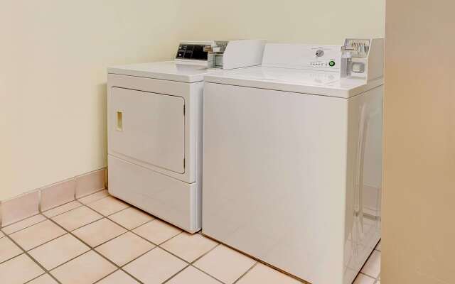 Super 8 by Wyndham Windsor