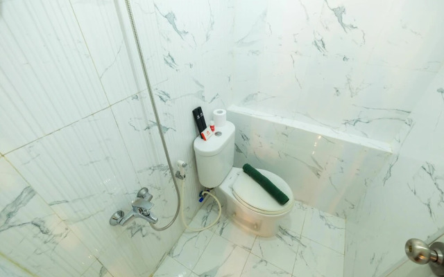 Spacious Studio Room at Green Pramuka Apartment