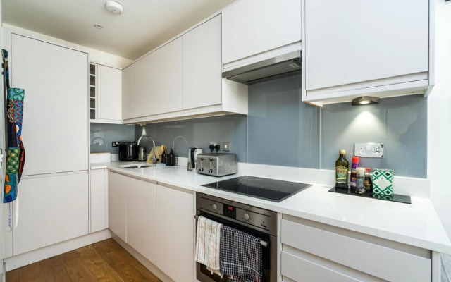 Contemporary 2BD Flat With Balcony - Hackney Downs