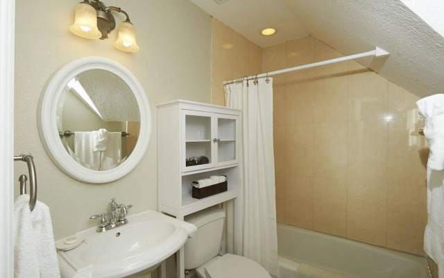 Shangri-La Boutique Bed & Breakfast