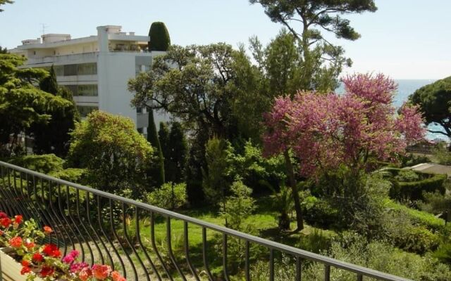 Studio in Cannes, With Wonderful sea View and Enclosed Garden - 250 m From the Beach