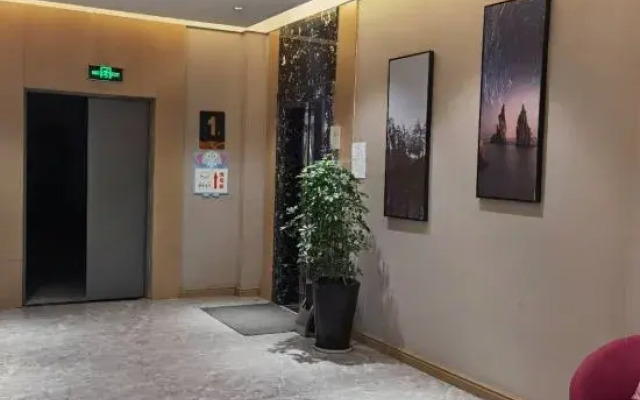 Chuxing Xinxuan Hotel (Lichuan Lighthouse Garden)