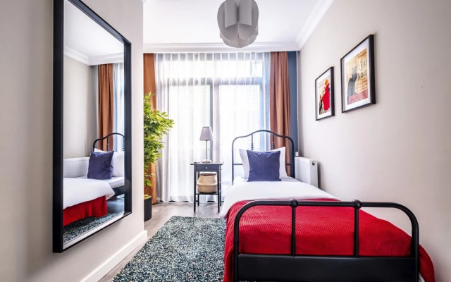 Central Flat With Sleek Interior in Sisli