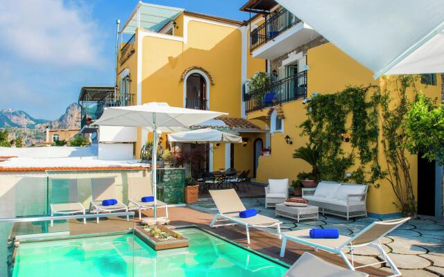 Peaceful Escape Above Amalfi Coast