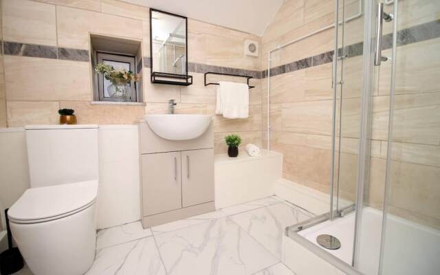 4 Bed Flat - Sleeps 4 - Parking - Wifi