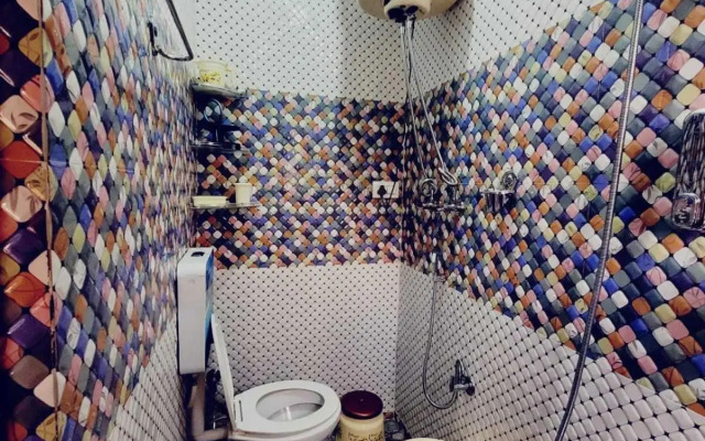 POP 92607 Rohi Homestay