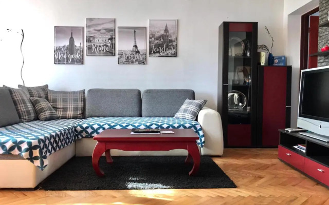 Slatka sobica za dvoje sa upotrebom zajednicke kuhinje i kupaonice