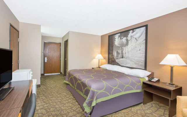 Super 8 by Wyndham Belleville