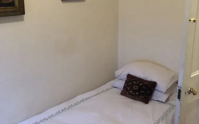 2 Bed House - Sleeps 6 - Garden, Pets, Parking