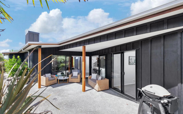 Stylish Villa Escape - Matakana Holiday Home